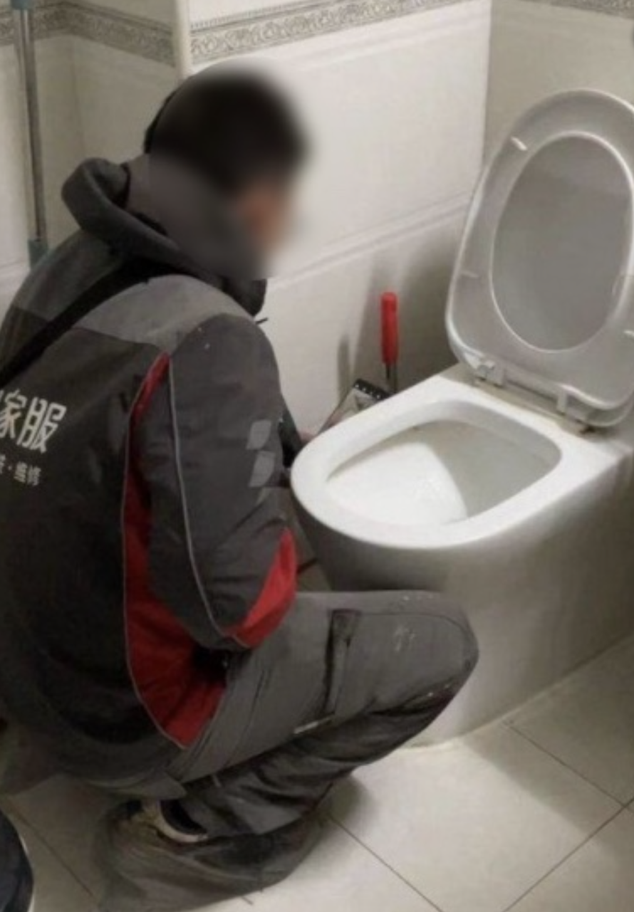 Užas! Par na neobičan način shvatio da pije vodu iz WC školjke: 'Imamo posljedice...'