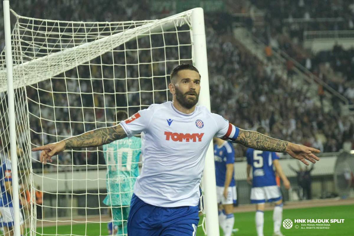 GNK Dinamo Zagreb - [HT PRVA LIGA] 1' Počinje utakmica protiv HNK Hajduk  Split! AJMOOO DINAMO! 🔵🔵💪