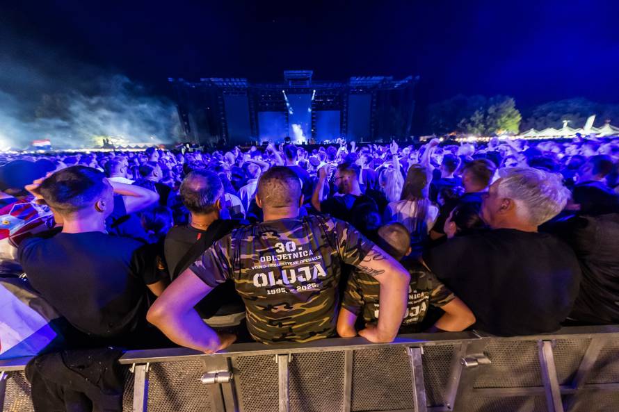 Obožavatelji na velikom koncertu Marka Perkovića Thompsona u Sinju