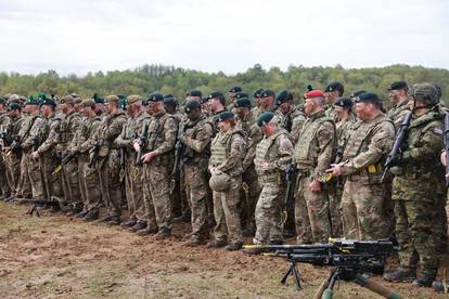 FOTO Ovako je izgledala vojna vježba u Gašincima: Naša vojska vježbala s Britancima