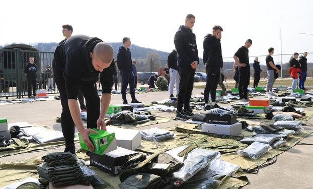 Ministar Anušić i general Kundid na prvom danu TVO-a na Slunju