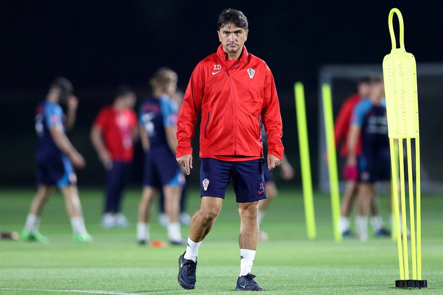 KATAR 2022: Trening hrvatske nogometne reprezentacije na trening kampu Al Ersal 3 u Dohi