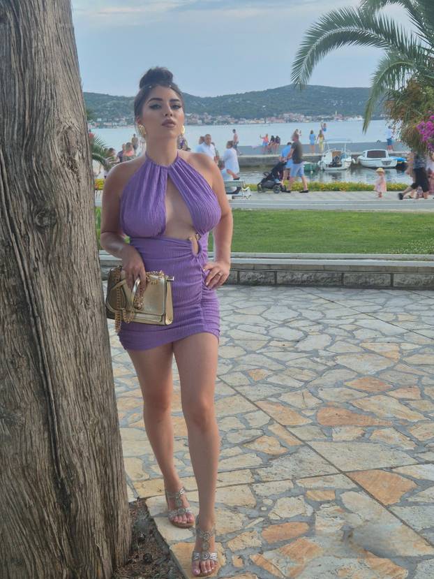 FOTO Sjećate li se Stele iz Ljubav je na selu? Pogledajte kako sad izgleda, pozirala je golišava...