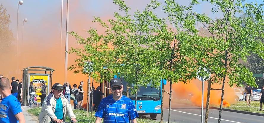 'Dinamovo' na Zapadu grada... Igrači zapjevali s navijačima, cijelo Špansko obojano u plavo!