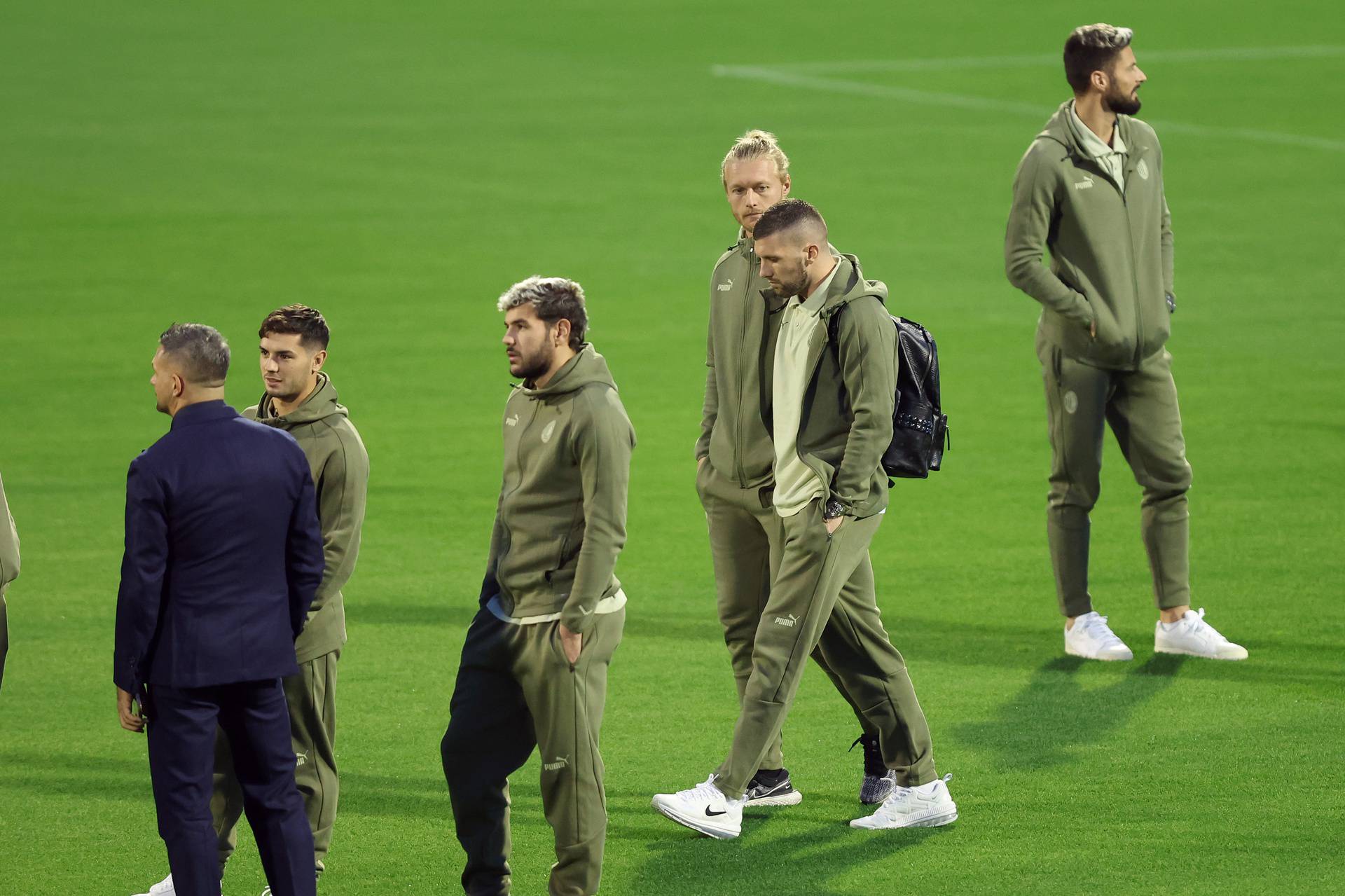 Zagreb: Nogometaši Milana prošetali stadionom Maksimir