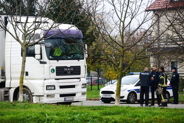Zagreb: Policija u Dubravi pretraÅ¾ivala sumnjivi kamion