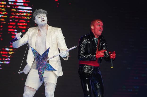 Beograd: Provokativan nastup u "Novogodišnjoj Elitoviziji" Ane Nikolić javnosti poznate i kao Mika Vasić 