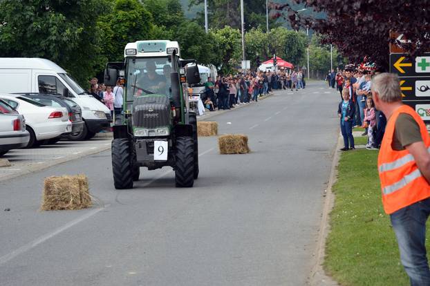 Utrka traktora na Festivalu GraÅ¡evine u Kutjevu