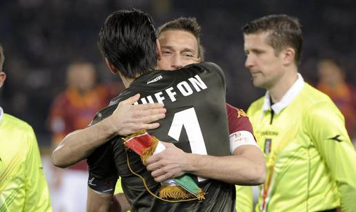 Leeds ima 'iskusni' plan: Totti i Buffon za plasman u prvu ligu