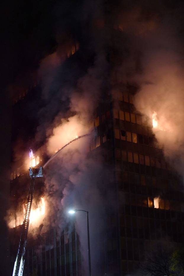 Zagreb: Pozar u Vjesnikovom neboderu