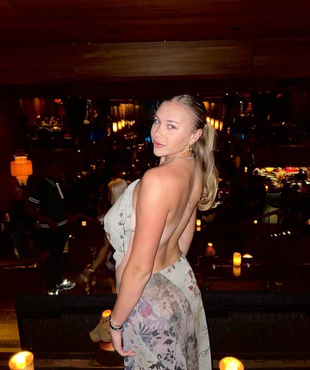 FOTO Kritizirali je zbog grudi. Povukla se, vratila pa rasturila