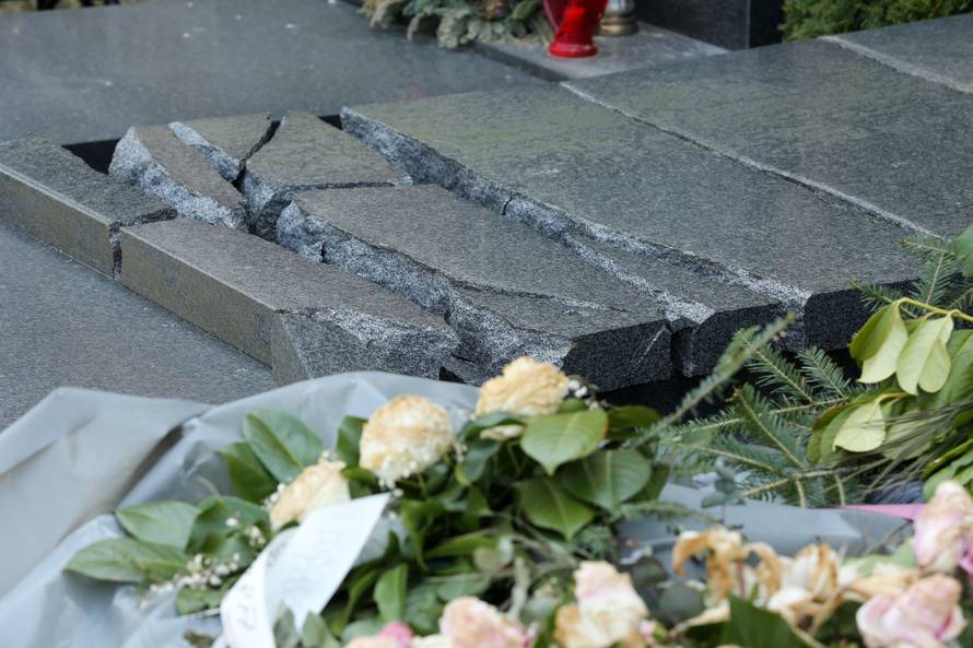 Mirogoj devastiran: U potresu oštećeno čak 6000 grobova...