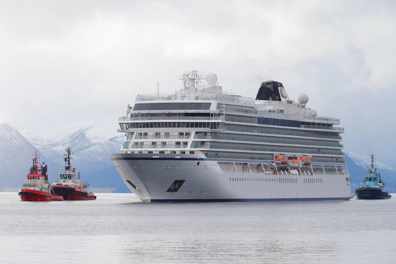 Viking Sky cruise ship arrives at Molde