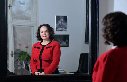 Iva Hraste Sočo: Kazalište može utjecati na društvo te mora biti i edukativnoga karaktera...