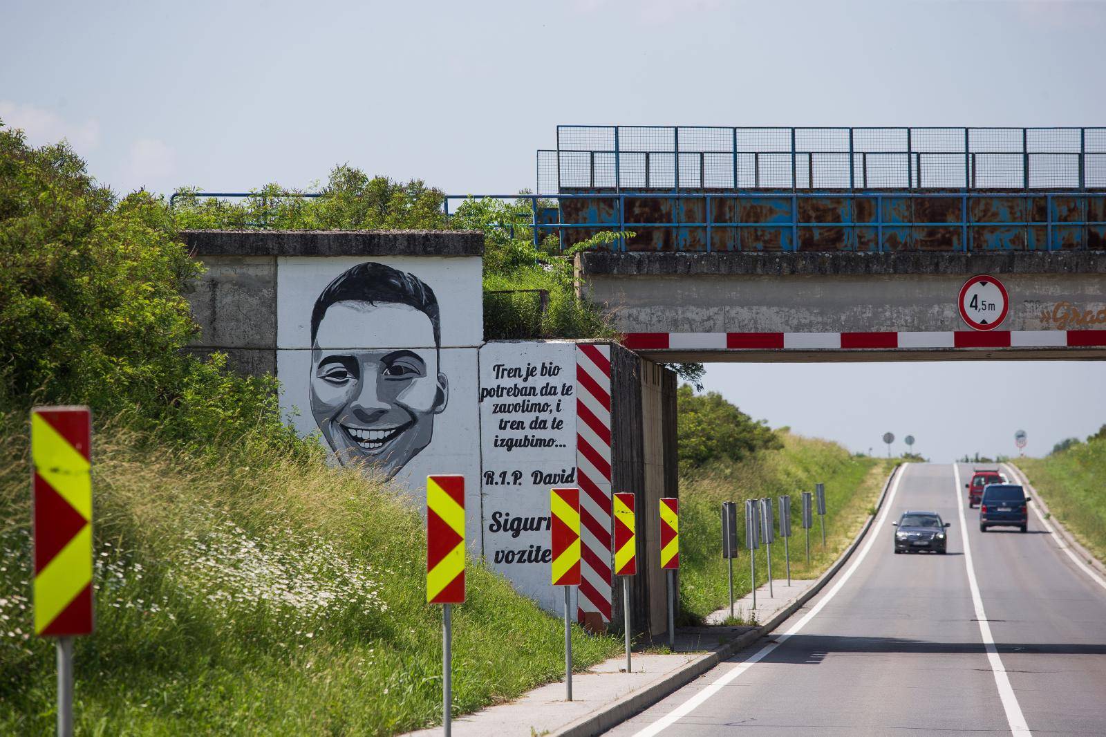 Osijek: Obitelj izradila mural na podvoÅ¾njaku gdje im je poginuo sin