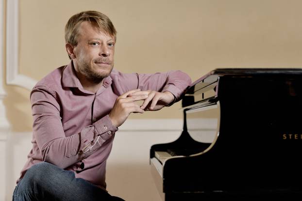 Zagreb: Glazbenik Matija Dedić i kazališna glumica Alma Prica