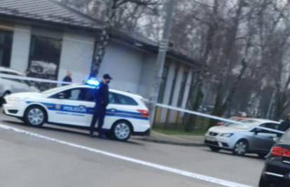 Netko izrešetao auto u Zagrebu