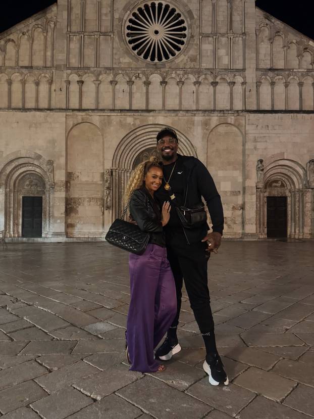 FOTO Incident u studiju Lige prvaka: Voditeljici pukla uska haljina, Henryju su 'bježale oči'