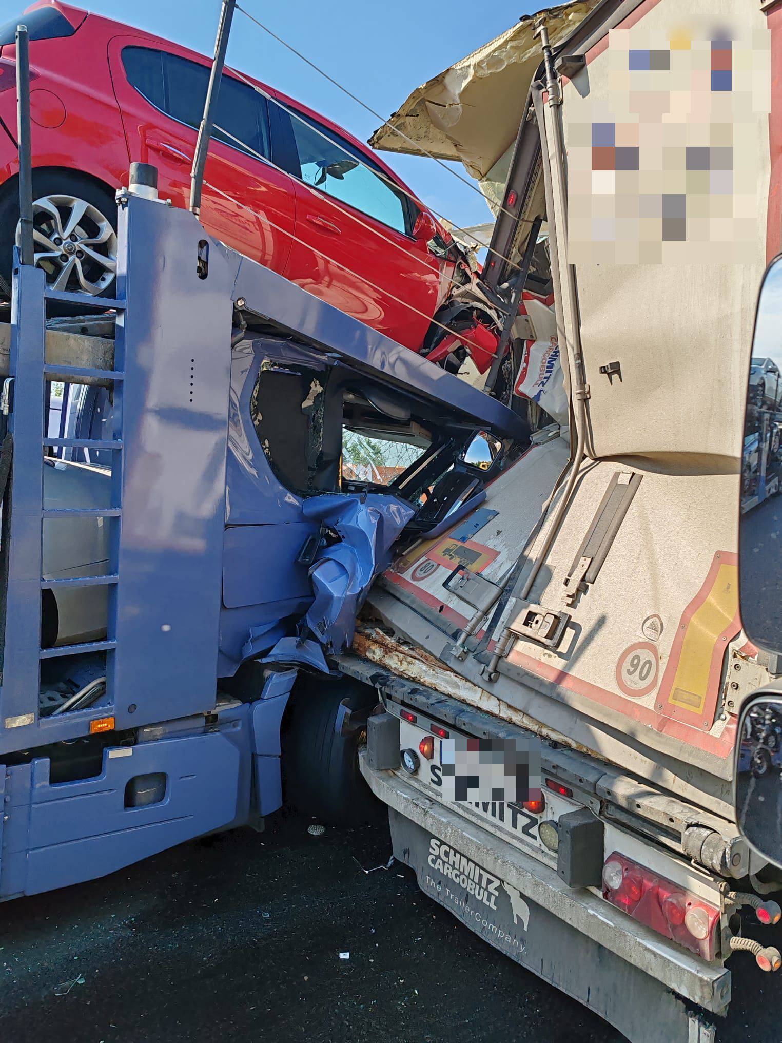 Krš i lom na A3: Sudarila se dva kamiona, nastale velike gužve