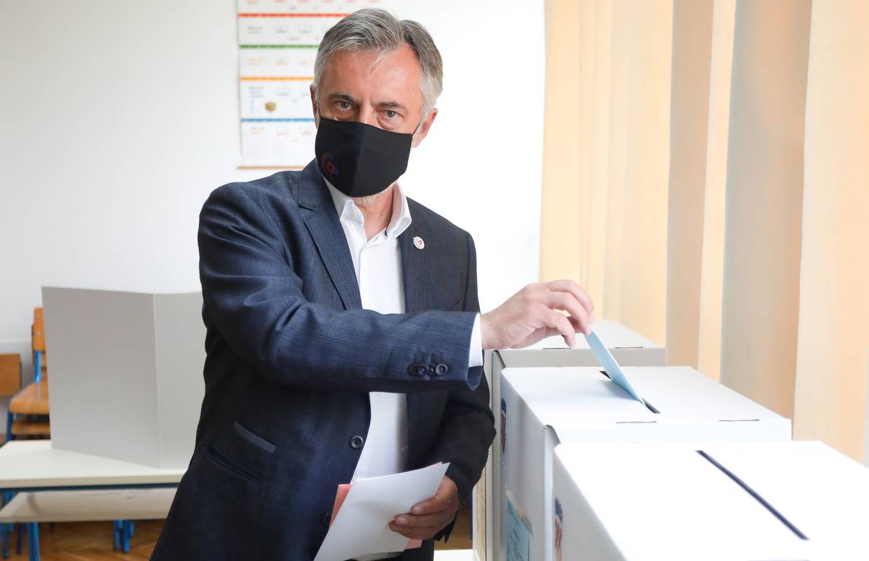 Miroslav Škoro je izašao glasati: 'Želim veće gužve na izborima nego na granicama'