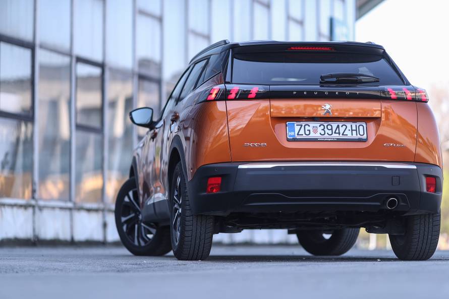 Mali veliki šarmer pun opreme: Testirali smo Peugeot 2008