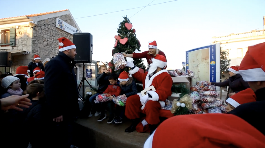 Prekrasna čarolija na Murteru: Djed Božićnjak stigao brodom