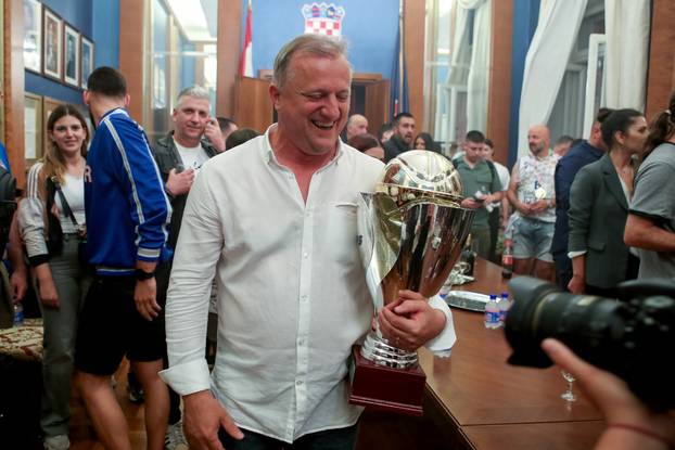 Košarkaši Zadra proslavili osvajanje naslova prvaka Hrvatske s navijačima na Narodnom trgu