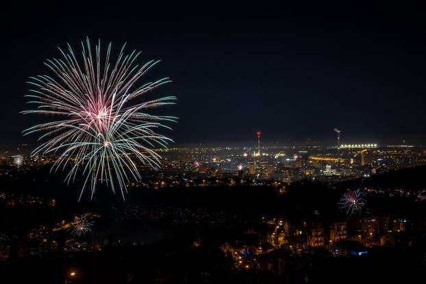 Vatromet u novogodišnjoj noći iznad Zagreba
