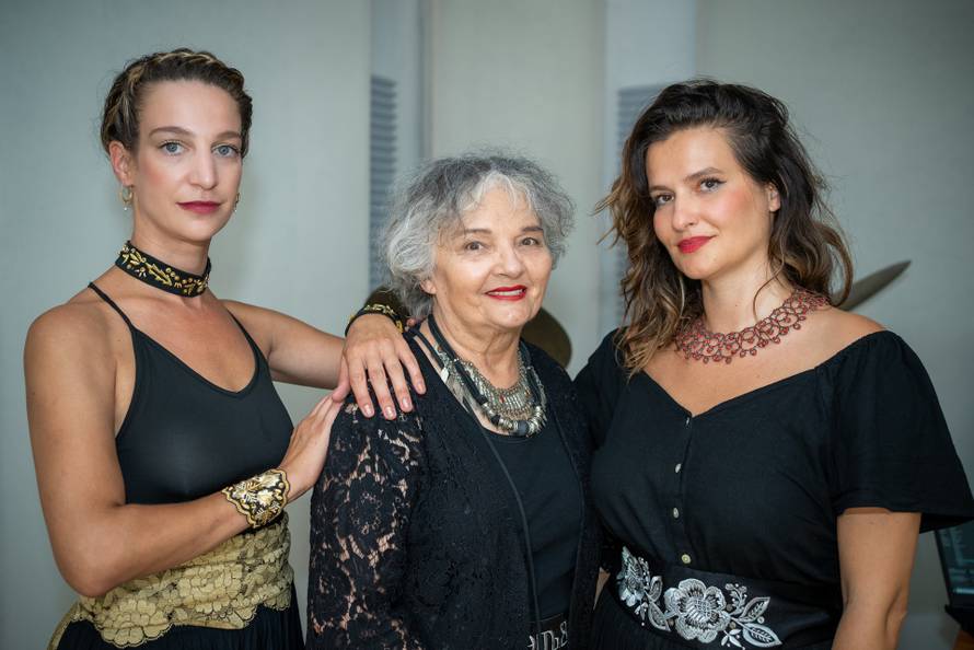 Etno grupa Dunije izbacila novu pjesmu 'Čija je ovo ruža': 'Ruža simbolizira slobodu i ljubav...'