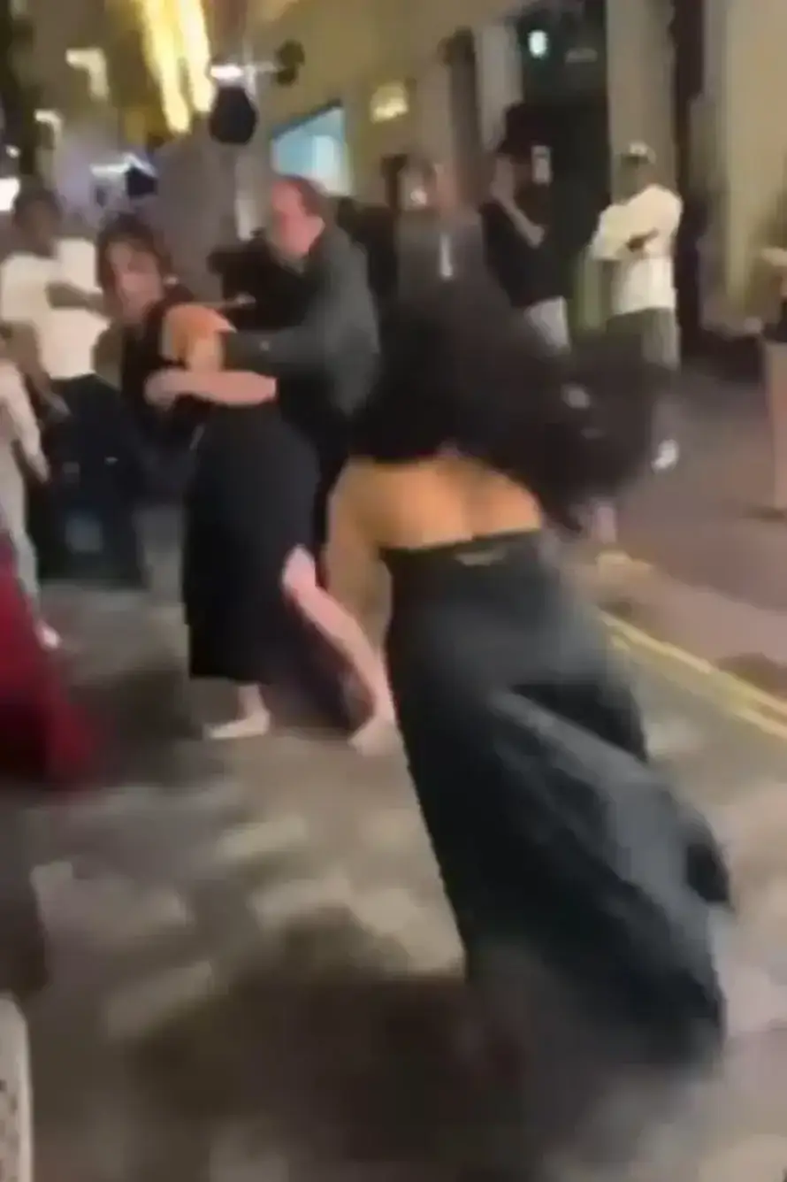 JEZIVA SNIMKA Influencerica je zgazila suparnicu Mercedesom