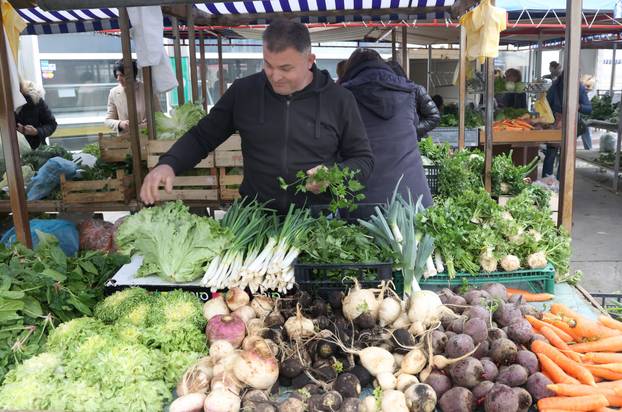 Šibenik: Raznolika ponuda na tržnici