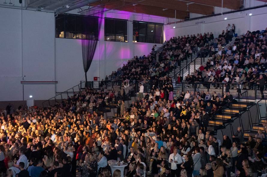 Doris Dragović usred koncerta u Sisku prisjetila se Stavrosa