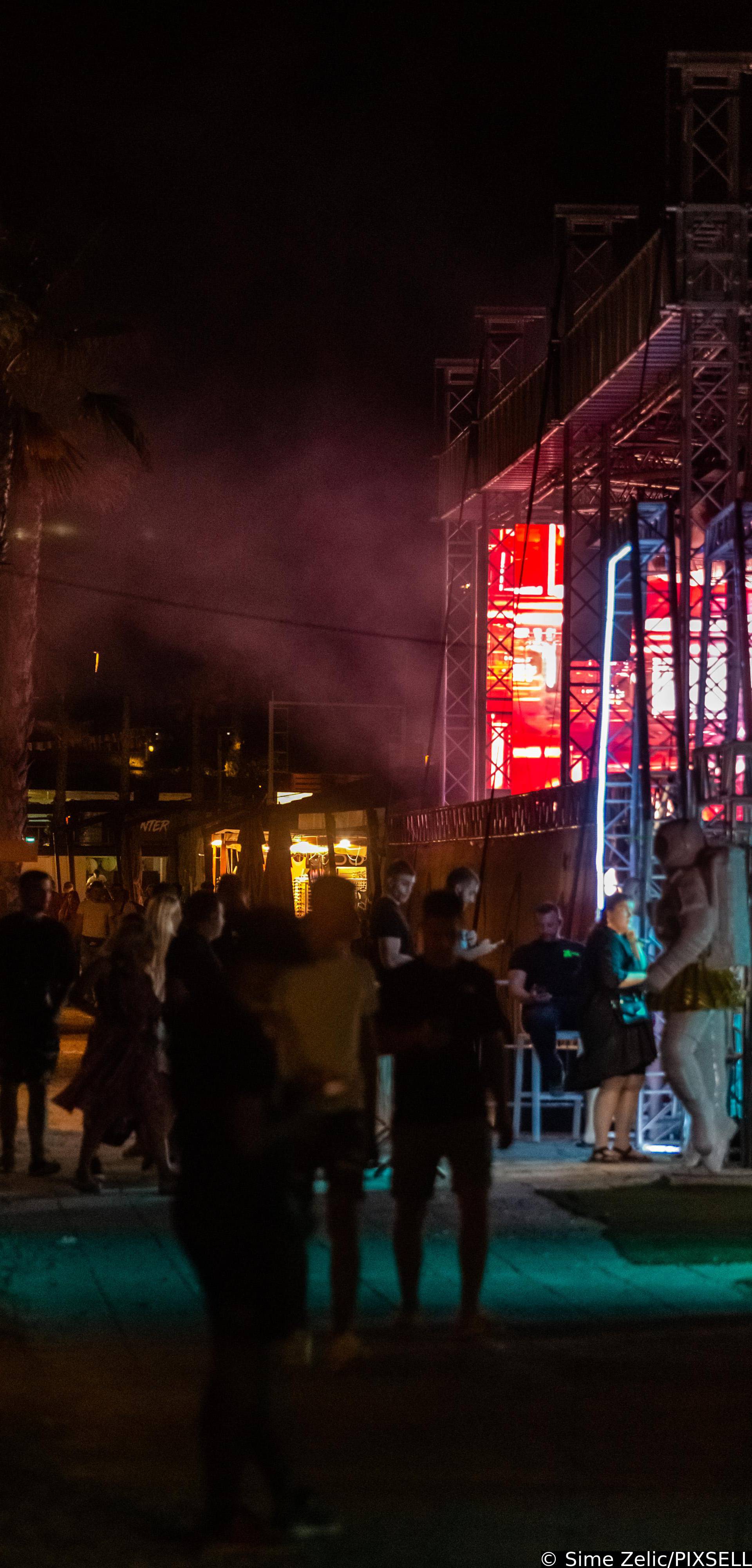 Atmosfera na trećoj večeri 100% Gang festivala na plaži Zrće
