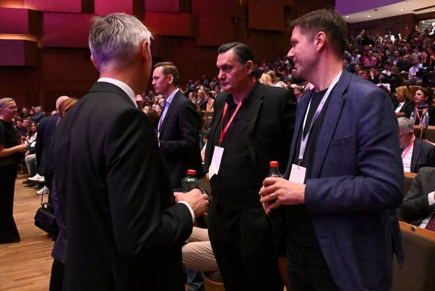 Zagreb: Yuval Noah Harari KAKVA NAS BUDUCNOST OCEKUJE