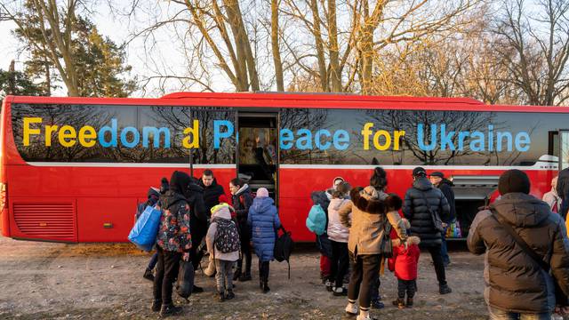 Autobusi s nekoliko tisuća civila napustili ukrajinski grad Sumi