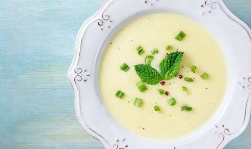 20 recepata za hladne juhe koje će vas fino rashladiti ovog ljeta