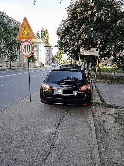 Ovako se parkira u Hrvatskoj: Biseri uzeli mjesta invalidima, pješacima za hodanje, dostavi...