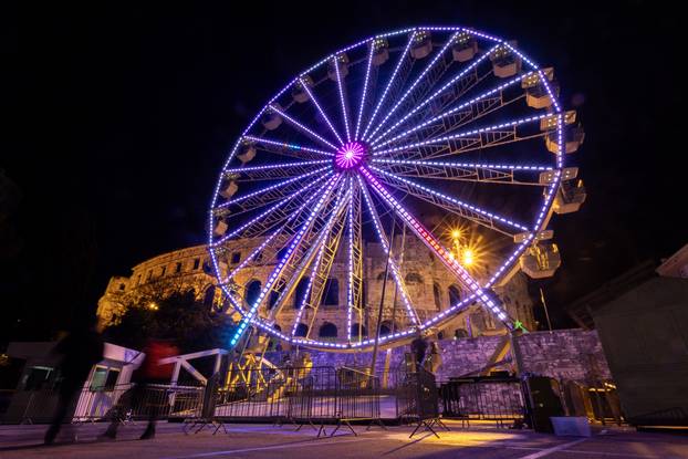 Pula: Podno Arene pokrenut panoramski kotač  koji je dio Adventa