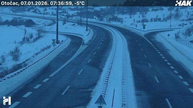 FOTO Autoceste diljem Hrvatske zametene snijegom, pogledajte