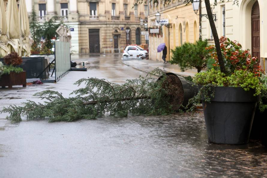 Zagreb: U staroj Vlaškoj popadale žardinjere 