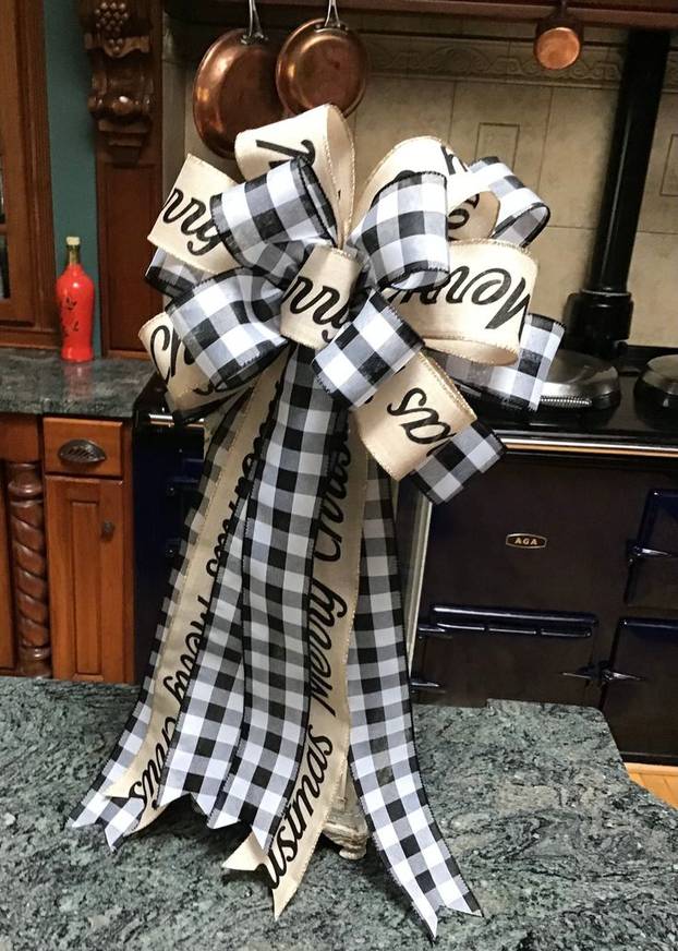 FOTO Svi već imaju divovske božićne mašne, a vi? Inspirirajte se za izradu vlastitog ukrasa