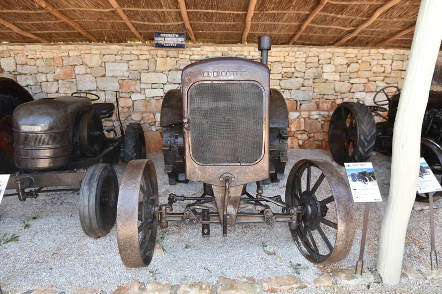 Silvio je naš kralj traktora: U kolekciji ima Ferrari, Porsche...