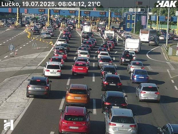 Pogledajte snimke s kamera: Gužve od jutra, na Lučkom čak 8 kilometara, na Trakošćanu 6 km