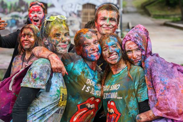 Pulski srednjoškolci slave kraj škole