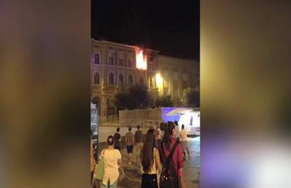 Požar u centru Pule, vatra je zahvatila zgradu pulskog HZMO-a