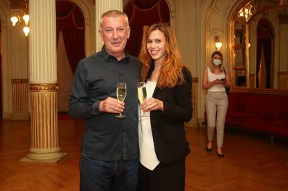Meštar i supruga Senka redovni su gosti HNK, a u kazalištu se ukazao i Gordan Jandroković