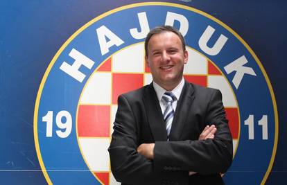 Policija: Hajduk je kriv za unošenje baklji na derbi!