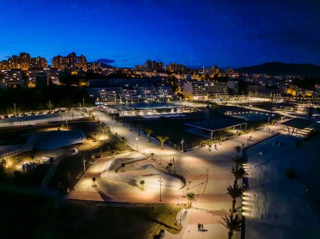 Noćne fotografije novouređenog Žnjanskog platoa