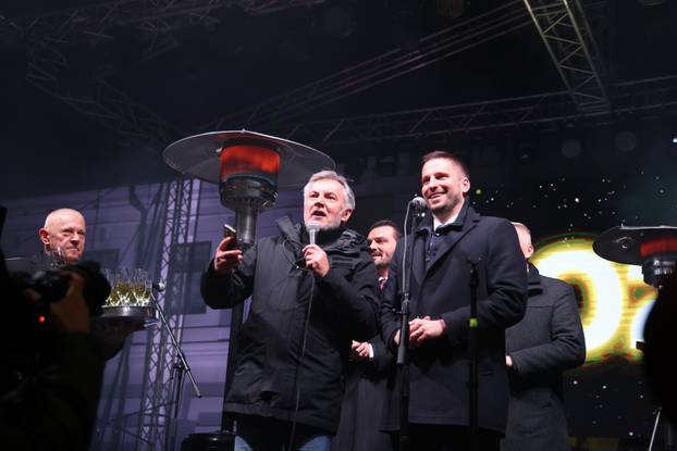 Osječani i njihovi gosti u novu 2026. godinu ušli su uz zvukove legendarnog Miroslava Škore