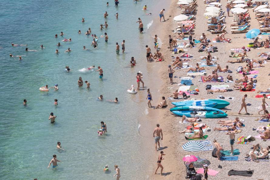 Dubrovnik:  Pune plaže i turističke gužve u gradu